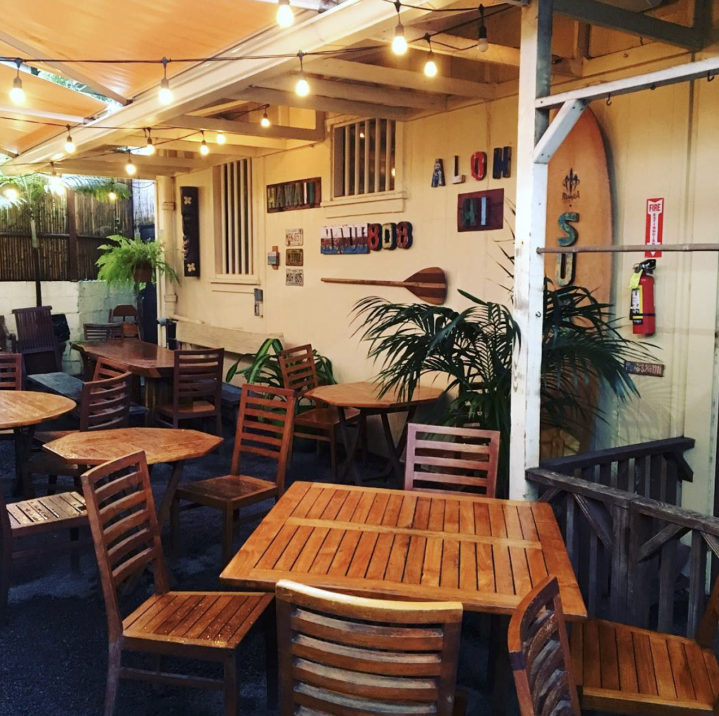 Cafe Des Amis hours 2021 paia maui restaurants now open covid open air restaurants 